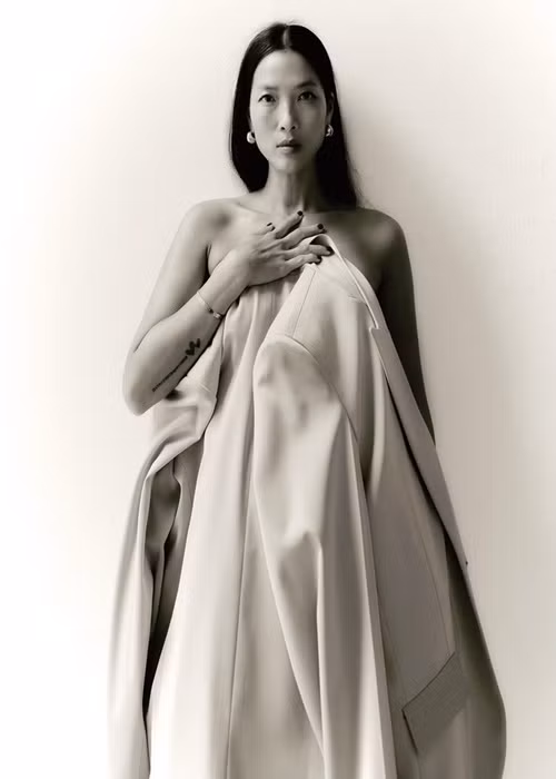 Bằng Lăng chụp ảnh nude khi mang bầu 2 con trai và sinh nhật lần thứ 40.