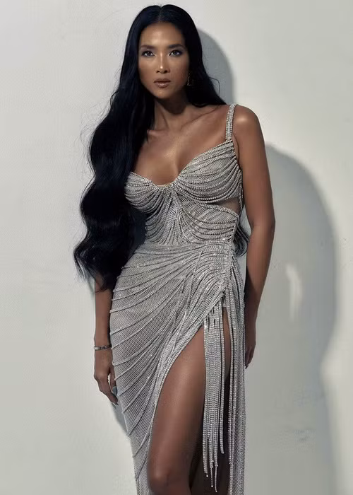 Người đẹp nghĩ đến những điều tích cực phía trước, sống thật tốt cho tương lai và dung hòa hạnh phúc cho mái ấm nhỏ.