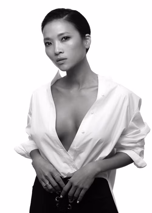 Chân dài chia sẻ, ông xã ngoại quốc của cô không thích vợ chụp ảnh nude vì anh hay ghen. Tuy nhiên, Bằng Lăng vẫn thuyết phục được chồng.