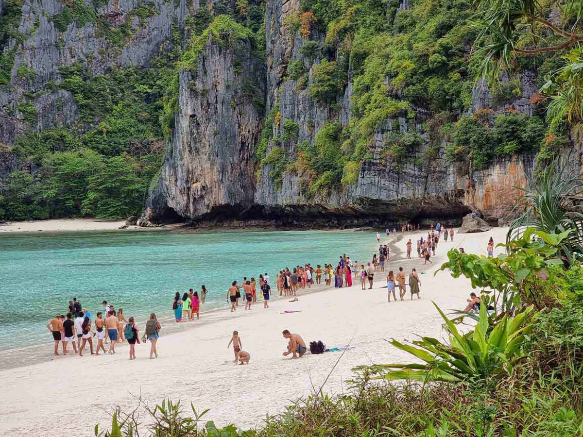 Vịnh Maya, điểm tham quan nổi bật trên đảo Phi Phi Leh. Ảnh: Lê Dân Nam