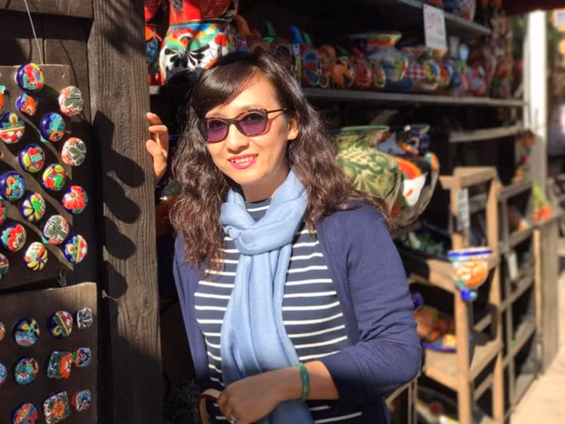 Nữ biên tập viên sinh năm 1975 từng bộc bạch lý do rời VTV: “Có thể nhiều người bất ngờ khi tôi rời khỏi VTV nhưng với tôi đó là ý định từ lâu rồi. Chính môi trường làm việc, sự tin yêu của khán giả đã níu kéo tôi cho đến ngày hôm nay. Nhưng đến một lúc, tôi cảm thấy mình cần phải rẽ sang một hướng khác, mở ra một hướng đi mới cho mình, hướng đến tương lai hơn. Tất nhiên là quyết định này cũng rất khó khăn, bởi không dễ gì mình có thể từ bỏ một thứ đã quá gắn bó và thân quen với mình trong suốt 20 năm qua”. Ảnh: Dân Việt