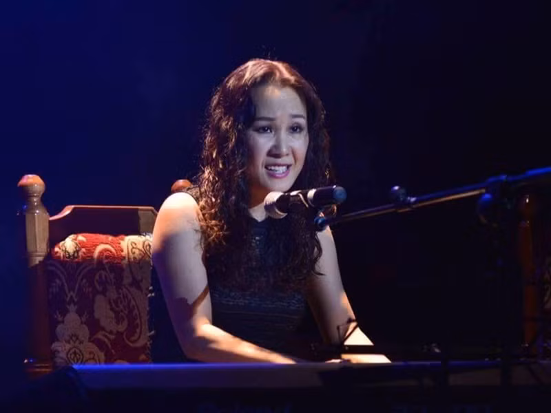 Khi trưởng thành, Giáng Son bắt đầu theo đuổi sáng tác. Cô có nhiều bài hát được yêu thích như: “Giấc mơ trưa”, “Thu cạn”, “Hà Nội 12 mùa hoa”. Ảnh: FBNV