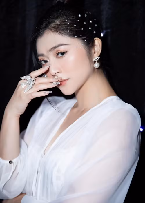 Theo Zing, năm 2009, Thanh Trúc được đạo diễn Võ Việt Hùng phát hiện và mời đóng phim “Tình án”. Với vai diễn này, cô giành được giải thưởng Nữ diễn viên được yêu thích nhất ở lễ trao giải Mai Vàng và Giải thưởng Truyền hình HTV năm 2009. Ảnh: FBNV