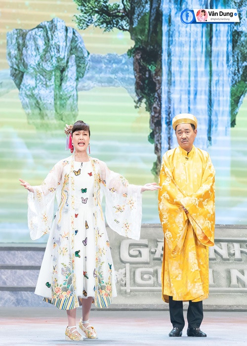 Vân Dung nổi tiếng khi tham gia chương trình Gặp nhau cuối tuần và Táo quân. Trong Táo quân, cô ghi dấu ấn trong lòng khán giả với vai Táo Giáo dục, Táo Xã hội, Táo Y tế. Ảnh: FBNV