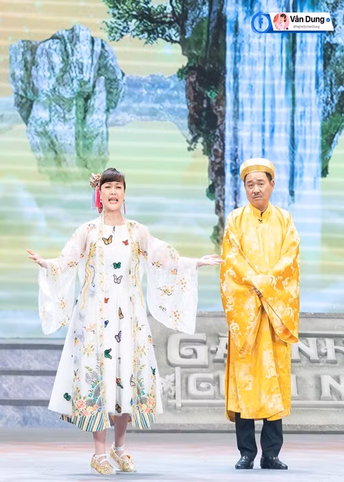 Vân Dung nổi tiếng khi tham gia chương trình Gặp nhau cuối tuần và Táo quân. Trong Táo quân, cô ghi dấu ấn trong lòng khán giả với vai Táo Giáo dục, Táo Xã hội, Táo Y tế. Ảnh: FBNV