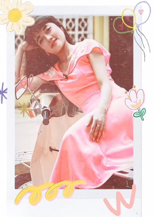 Vân Dung tâm sự trên Vietnamnet về tuổi thơ: “Ngày xưa tôi không nghĩ nhà tôi nghèo, vì nhìn xung quanh tất cả mọi người đều nghèo. Nhiều người ngủ ngoài đường, gầm cầu, ghế đá… mình được ngủ trong căn nhà 6m2 chui ra chui vào là giàu lắm rồi". Ảnh: FBNV