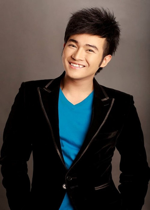 Năm 2008, Thiên Lôi của Táo Quân giành Huy chương Bạc thể loại nhạc nhẹ trong cuộc thi Giọng hát vàng Asean. Ảnh: Zing