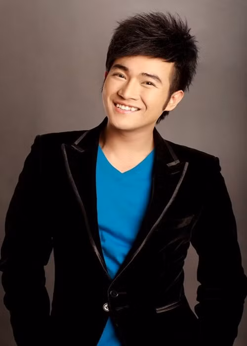 Năm 2008, Thiên Lôi của Táo Quân giành Huy chương Bạc thể loại nhạc nhẹ trong cuộc thi Giọng hát vàng Asean. Ảnh: Zing