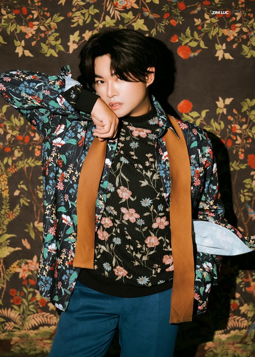 Ở tuổi 43, Minh Quân vẫn chưa lập gia đình. Anh từng chia sẻ: “Tôi nghĩ việc kết hôn là duyên số và phải đến thời điểm khi bản thân muốn lập gia đình. Bây giờ tôi vẫn muốn tung tăng, vẫn còn muốn làm những dự án, công việc của mình. Vậy nên tôi chưa xác định lập gia đình”. Ảnh: FBNV