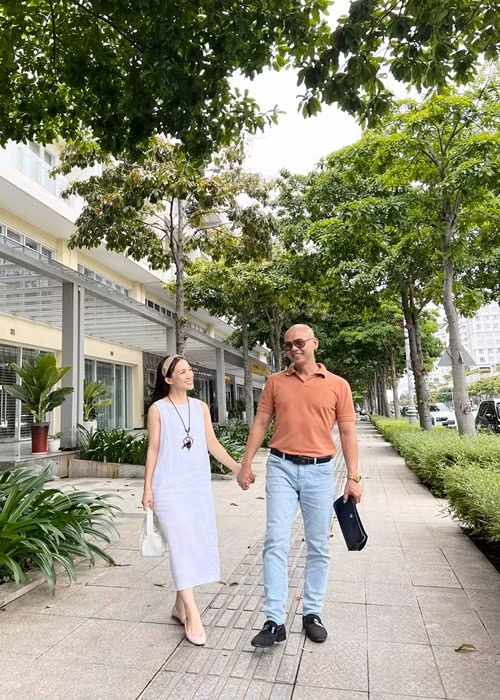 Trước khi gặp ca sĩ, diễn viên Thái Ngọc Bích, Phan Đinh Tùng có ý định đi tu. Tuy nhiên, không chỉ bỏ luôn ý định này, nam ca sĩ còn tiến tới hôn nhân với Thái Ngọc Bích.