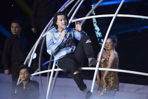 Quach Ngoc Ngoan: Duong tinh “tan roi hop” voi Phuong Chanel