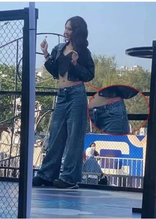 Loat on ao cua HH Mai Phuong truoc khi thi Miss World