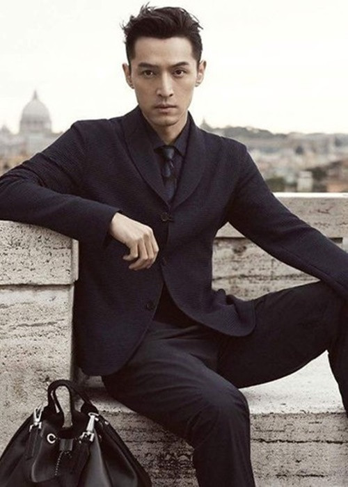 Hồ Ca cho biết, mối tình với Tiết Giai Ngưng tan vỡ do sự khác biệt tuổi tác lẫn tính cách, dẫn đến tương lai của cả hai không còn chung lối. Ảnh: Fanpage