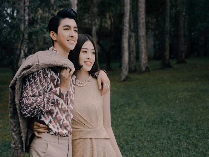 Cặp đôi sao Việt Á hậu Phương Nga và Bình An kết hôn năm 2022. Trong cuộc phỏng vấn với Người đưa tin, Bình An cho biết, anh thích có con nhưng tính đến phong thủy, năm 2023 có con là không hợp.