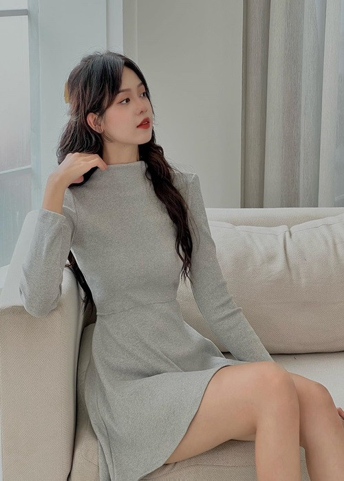 Nàng hậu khi mặc quyến rũ lúc lại lựa chọn phong cách trẻ trung.