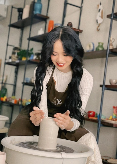 Thanh Thủy khoe nhan sắc ngọt ngào ở tuổi 21.