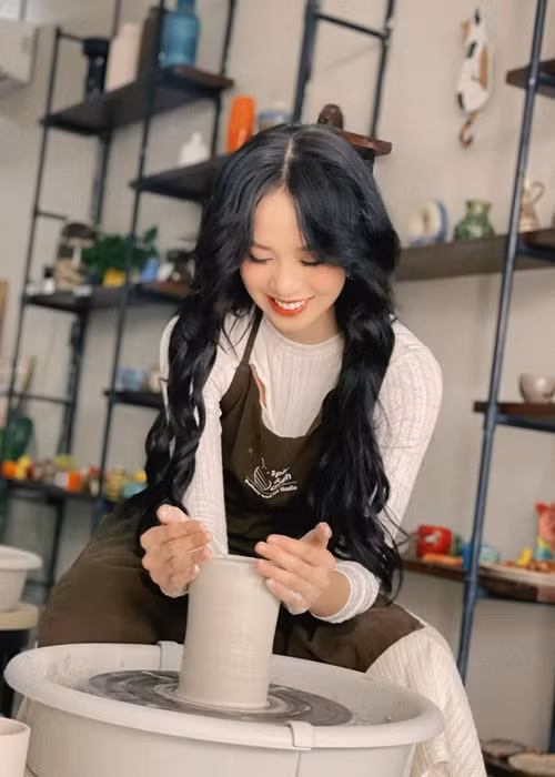 Thanh Thủy khoe nhan sắc ngọt ngào ở tuổi 21.