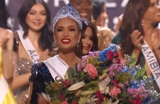 Nguoi dep My dang quang Miss Universe 2022, Ngoc Chau truot Top 16