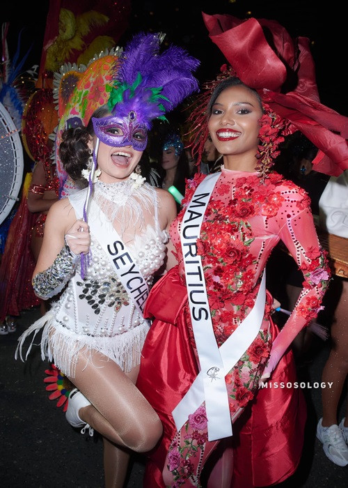 Các thí sinh Hoa hậu Hoàn vũ Thế giới 2022 khuấy động không khí đường phố New Orleans (Mỹ). Ảnh: Missosology