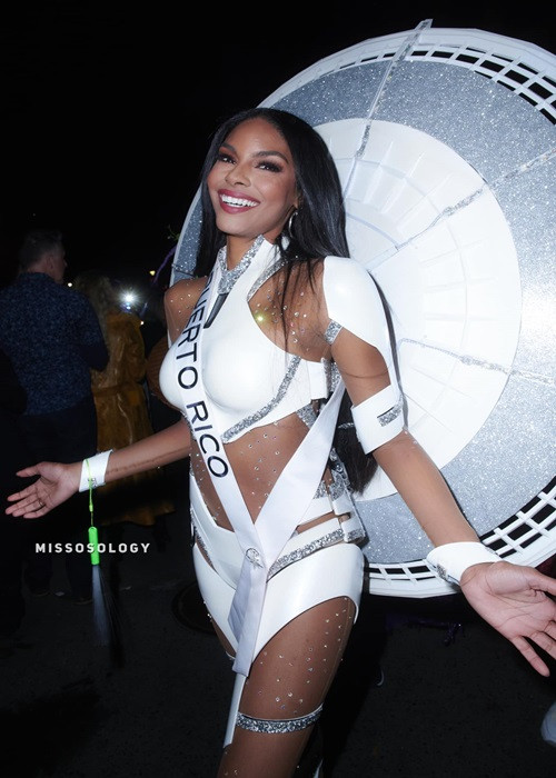 Đại diện Puerto Rico nổi bật nhờ trang phục dân tộc cầu kỳ. Ảnh: Missosology