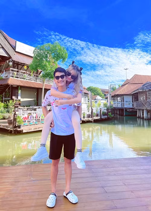 Mạc Văn Khoa và Thảo Vy có con gái đầu lòng vào năm 2020. 2 năm sau đó, vợ chồng nam diễn viên mới tổ chức đám cưới.