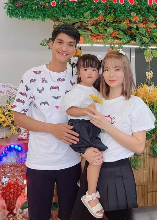 Thảo Vy kỳ vọng công việc của chồng thành công hơn.