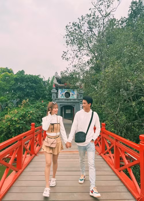 Thảo Vy từng chia sẻ chồng quá hiền, rất hoàn hảo. Nghe vậy, Mạc Văn Khoa hài hước cho biết: “Thực sự một người đàn ông hoàn hảo như em thì không thể nào vợ mình bị cuốn hút bởi một chàng trai khác được”.