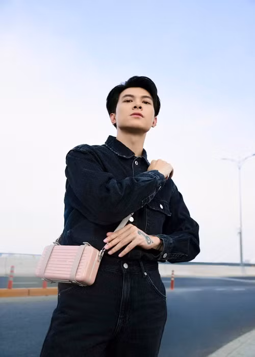 Nam diễn viên phim "Siêu lừa gặp siêu lầy" còn cho biết, vợ chồng anh hầu như không can thiệp vào công việc mà tôn trọng cảm xúc, sở thích của nhau.