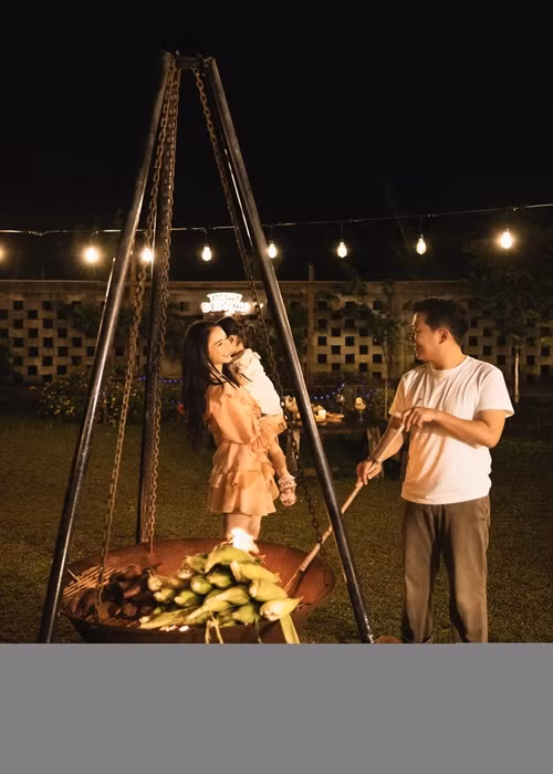 Vì con gái quấn quýt với Trường Giang, Nhã Phương không ít lần cảm thấy "ghen tỵ".