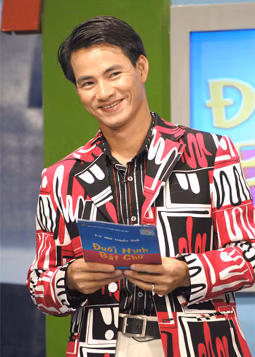 Ngoài đóng phim, diễn kịch, nam nghệ sĩ còn thành công trong vai trò dẫn chương trình. Tên tuổi của Xuân Bắc gắn liền với nhiều chương trình như Hỏi xoáy đáp xoay, Đuổi hình bắt chữ, Ơn giời! cậu đây rồi. Ảnh: Zing