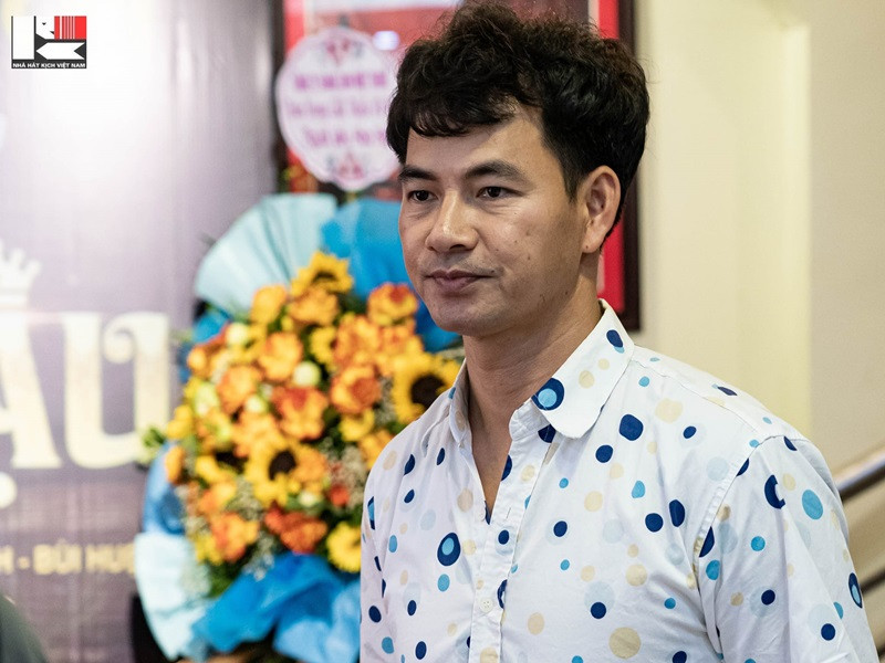 Gần đây, câu chuyện "Cái tát của mẹ" đăng trên trang cá nhân của Xuân Bắc gây tranh cãi. Nhiều người cho rằng nam diễn viên mượn câu chuyện này để "mắng khán giả". Giữa ồn ào, Xuân Bắc đã lên tiếng xin lỗi. Ảnh: Nhà hát kịch Việt Nam