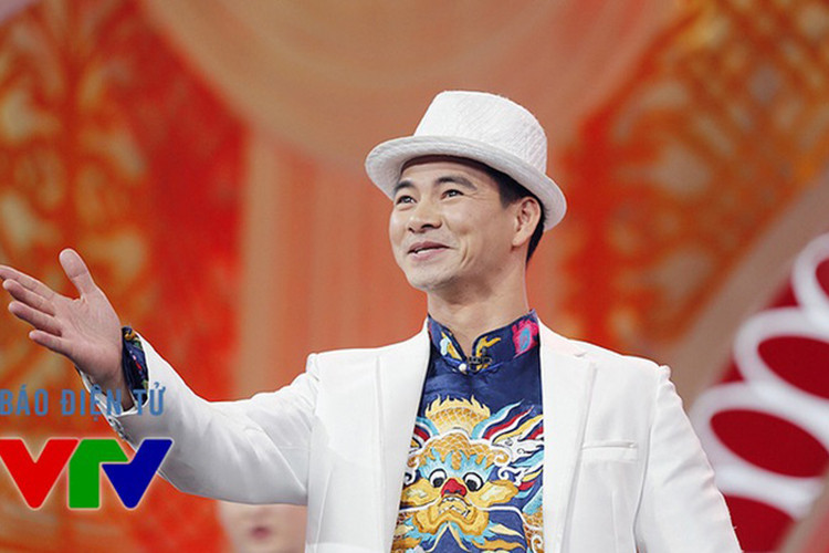 Năm 2000, Xuân Bắc tham gia chương trình Gặp nhau cuối tuần và trở thành cây hài đình đám. Sau đó anh gây ấn tượng với vai Nam Tào trong Táo Quân. Ảnh: VTV
