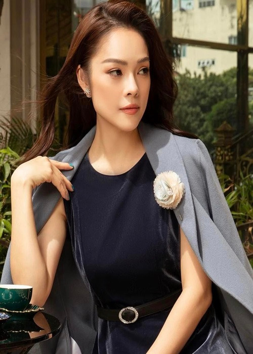 Có tin đồn Dương Cẩm Lynh được một nam ca sĩ đứng ra hỗ trợ 100 triệu đồng. Tuy nhiên, phía nữ diễn viên phủ nhận tin đồn này. Ảnh: FBNV