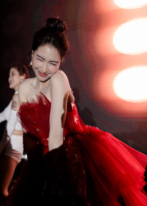 Giọng ca "Rời bỏ" vẫn chăm chỉ chạy show.