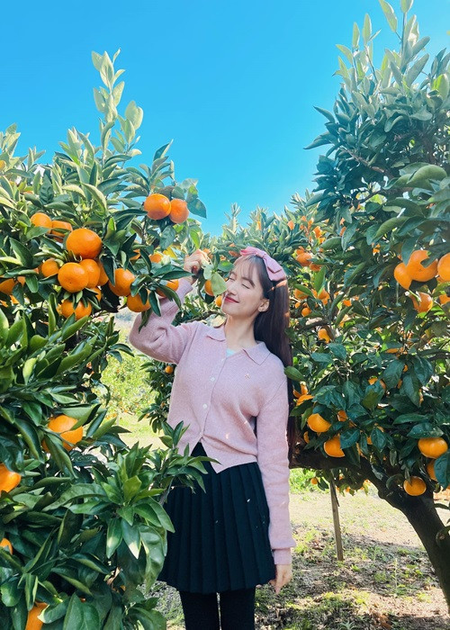 Hòa Minzy ngày càng trẻ trung sau khi làm mẹ đơn thân.