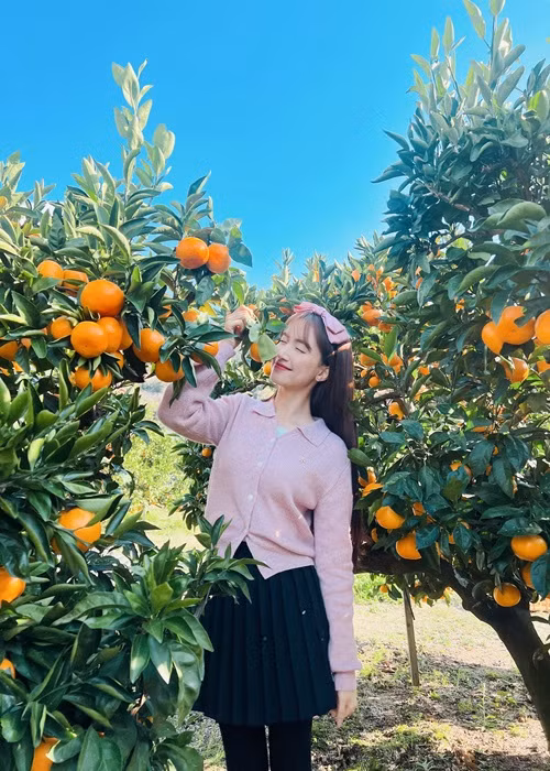 Hòa Minzy ngày càng trẻ trung sau khi làm mẹ đơn thân.