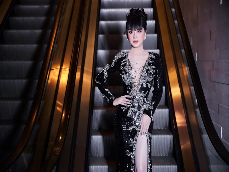 Lâm Khánh Chi quyết tâm sống thật với giới tính của mình vào năm 2012. Trong những năm qua, cô liên tục chi tiền để hoàn thiện nhan sắc. Đặc biệt, trong năm 2022, Lâm Khánh Chi bỏ ra 1 tỷ làm đẹp.