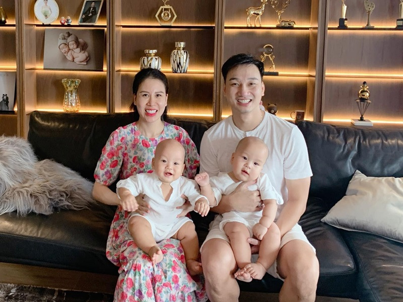 Trước khi đến với Ngọc Hương, Thành Trung từng qua một lần đò và có một cô con gái. Nam MC cho biết, con gái của anh rất hiểu và chia sẻ với anh khi anh có thêm con.