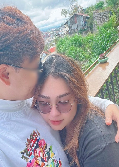 Thiện Nhân cũng bất ngờ thông báo bản thân lẫn người yêu không còn giữ chức vụ giám đốc và tổng giám đốc như trước đây.