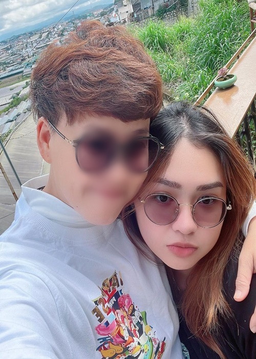 Nữ ca sĩ cũng chia sẻ, cô sẽ tái xuất showbiz sau thời gian không hoạt động nghệ thuật để tập trung kinh doanh.