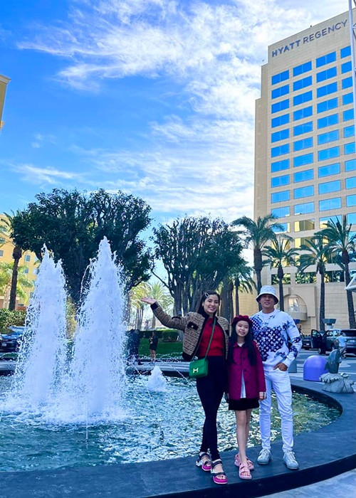 Năm 2022 là năm viên mãn của Phương Trinh. Cô tổ chức đám cưới và mang bầu sau thời gian nhờ y khoa can thiệp.