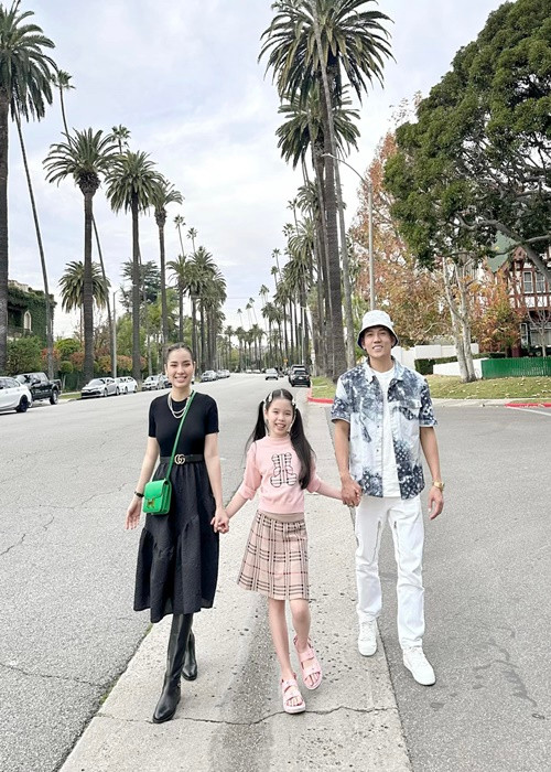 Vợ chồng Lý Bình liên tục cập nhật hình ảnh gia đình ở xứ cờ hoa.