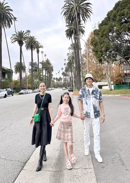 Vợ chồng Lý Bình liên tục cập nhật hình ảnh gia đình ở xứ cờ hoa.