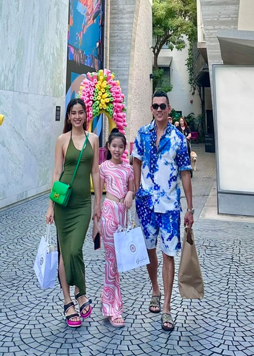 Vóc dáng của bà xã Lý Bình hiện tại chưa có nhiều thay đổi.