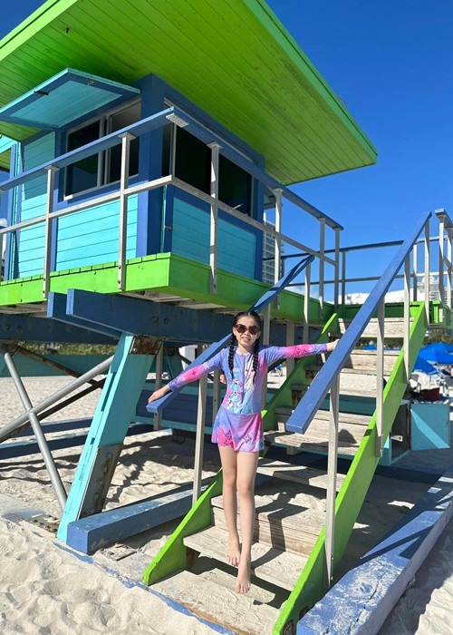 Bé Mia - con gái riêng của Phương Trinh càng lớn càng xinh xắn.