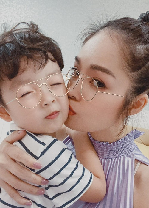 Bé Will có nhiều nét giống cả bố lẫn mẹ.