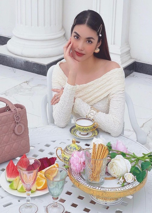 Top 11 Hoa hậu Thế giới 2015 đang sống trong căn biệt thự dát vàng có kiến trúc kiểu châu Âu, lộng lẫy tựa tòa lâu đài.