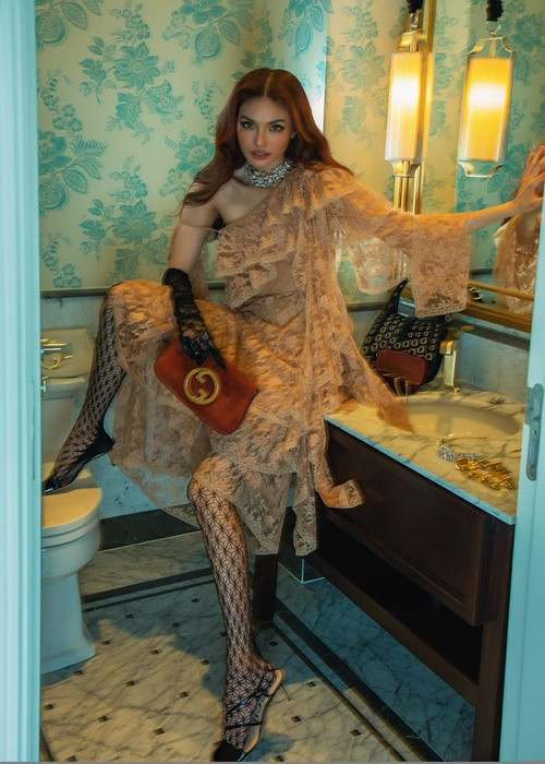 Hoa khôi Lan Khuê đã đẹp lại còn sang chảnh.