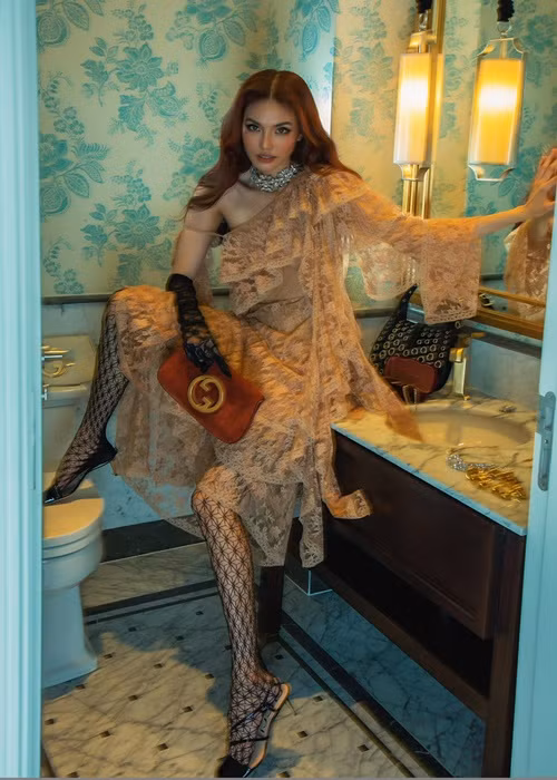 Hoa khôi Lan Khuê đã đẹp lại còn sang chảnh.