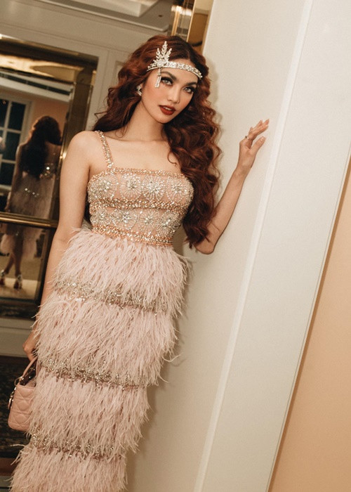 Lan Khuê đã lập gia đình và có một cậu con trai. Nhan sắc sau sinh nở của cô được đánh giá ngày càng mặn mà.